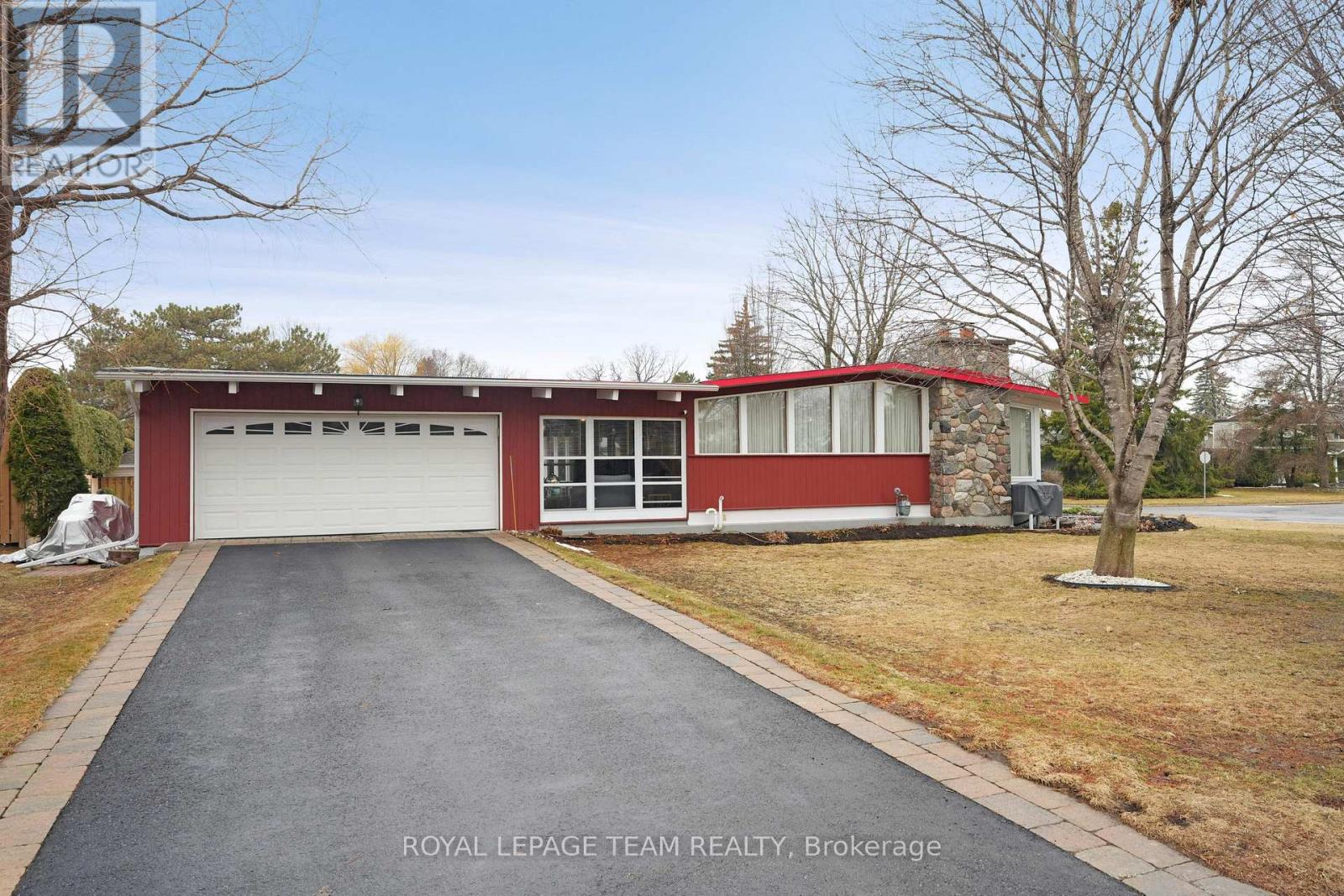 26 Nanaimo Drive, Ottawa, Ontario  K2H 6X7 - Photo 4 - X12964914