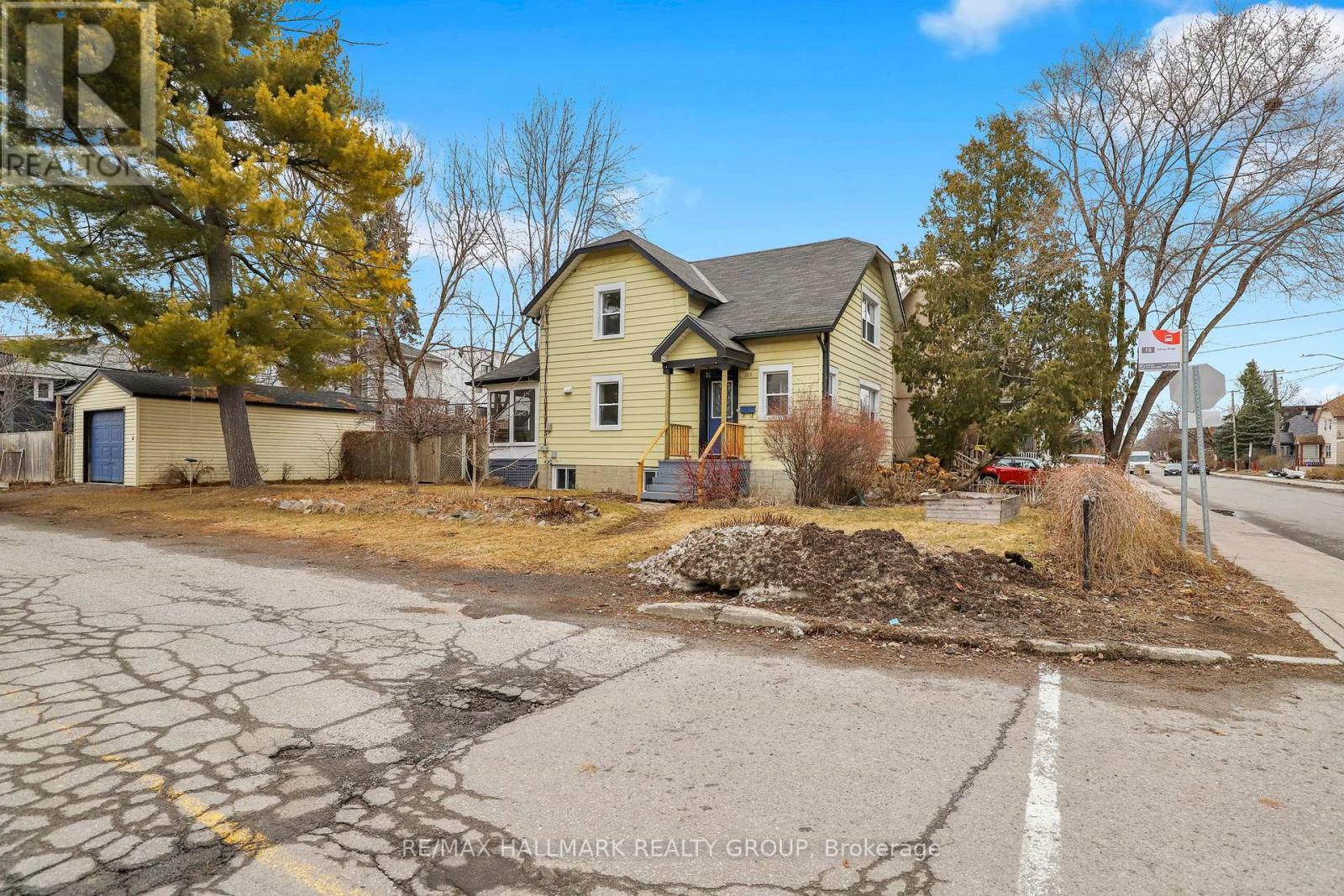 105 Queen Mary Street, Ottawa, Ontario  K1K 1X4 - Photo 2 - X12964924