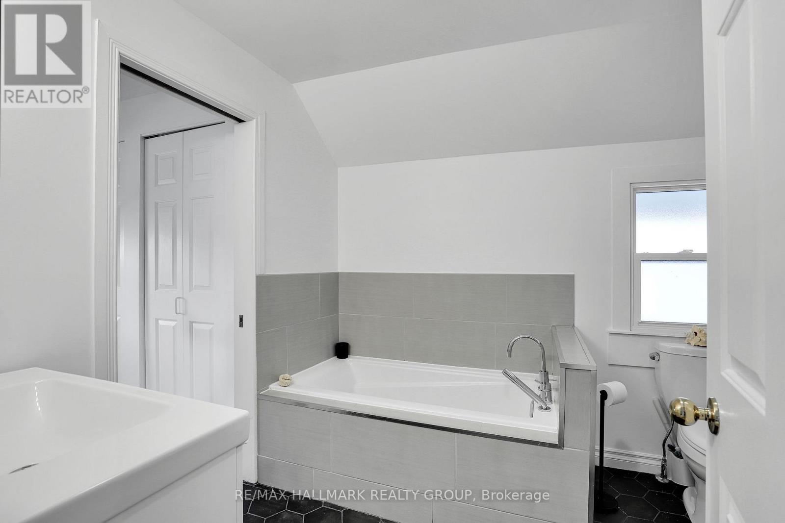 105 Queen Mary Street, Ottawa, Ontario  K1K 1X4 - Photo 24 - X12964924