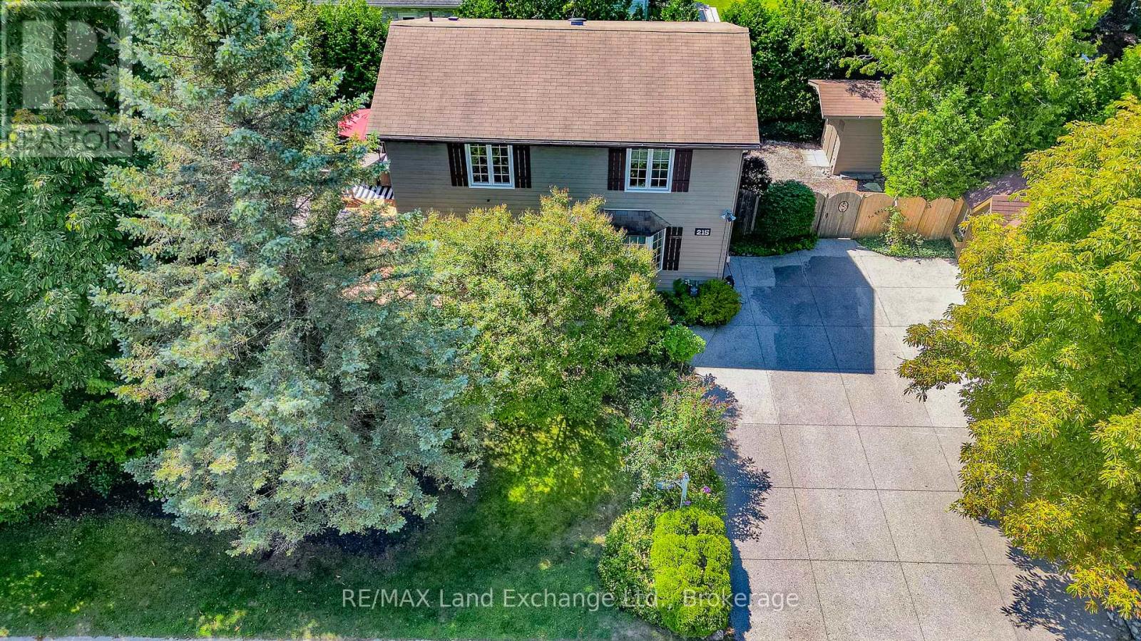 215 Island Street, Saugeen Shores, Ontario  N0H 2L0 - Photo 2 - X12848256