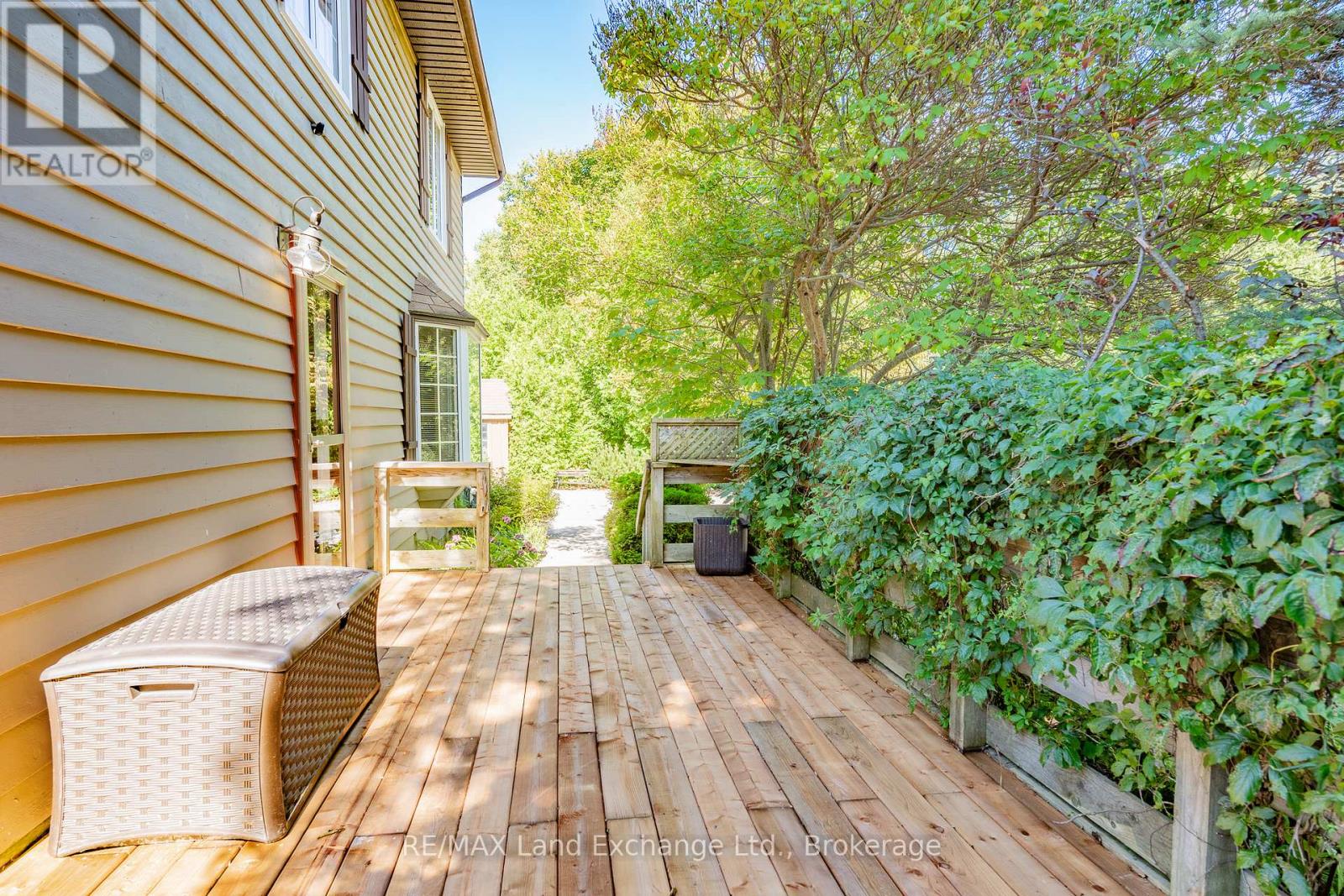 215 Island Street, Saugeen Shores, Ontario  N0H 2L0 - Photo 14 - X12848256