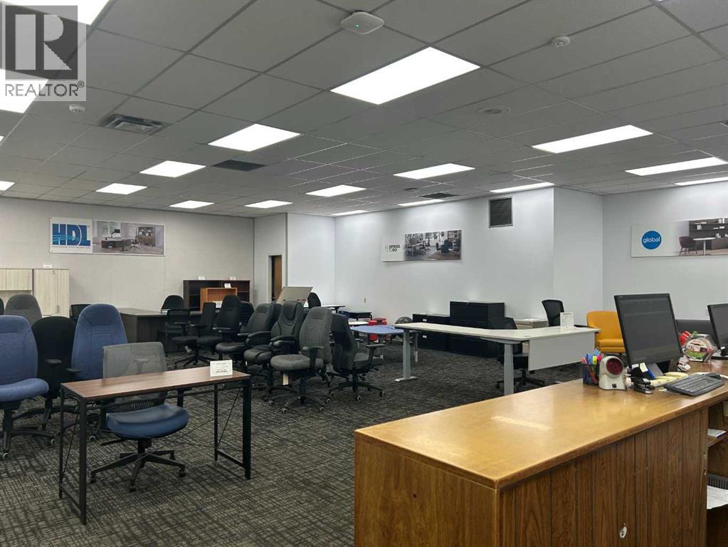 939 Kingsway Avenue Se, Medicine Hat, Alberta  T1A 2X6 - Photo 4 - A2298224