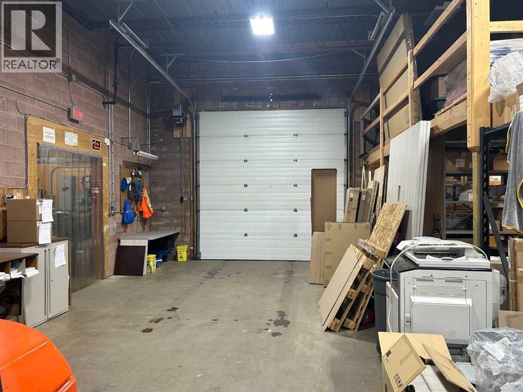 939 Kingsway Avenue Se, Medicine Hat, Alberta  T1A 2X6 - Photo 5 - A2298224