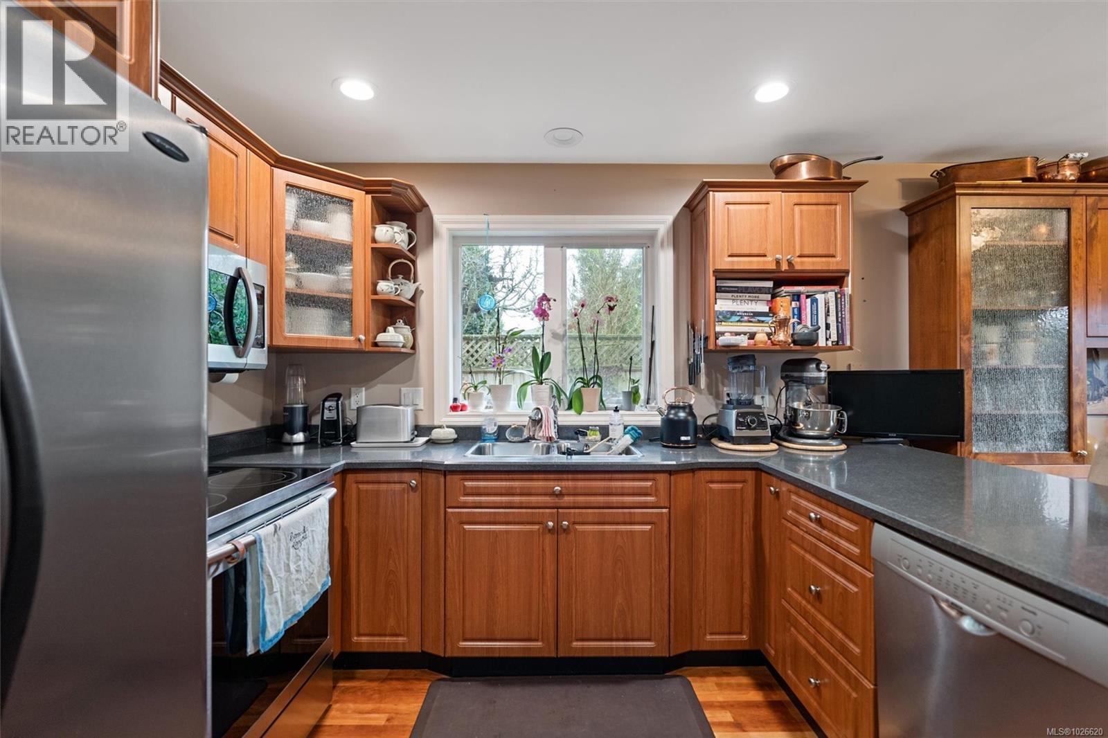 10372 Bowerbank Rd, Sidney, British Columbia  V8L 3L7 - Photo 11 - 1026620