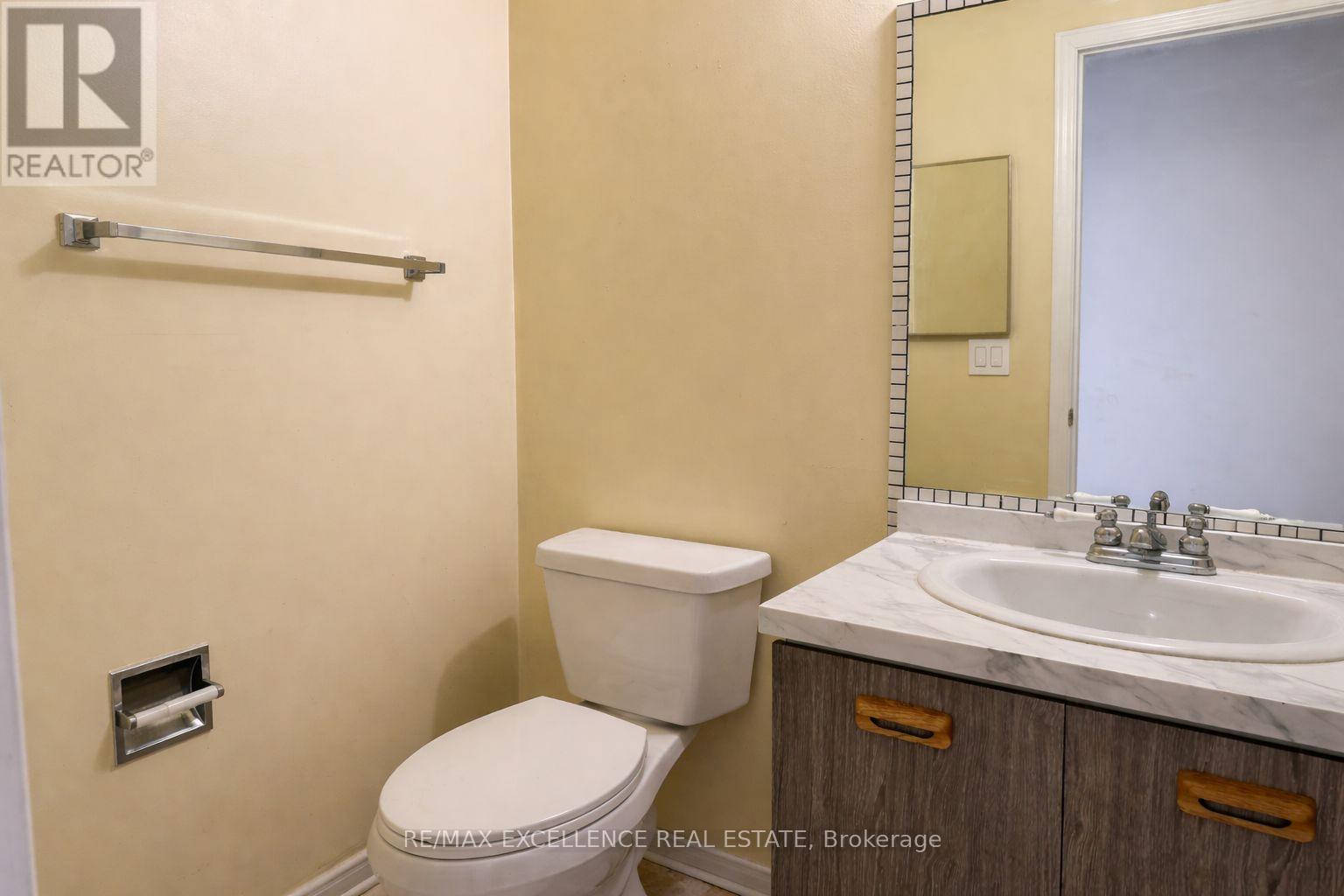 68 Alabaster Drive, Brampton, Ontario  L6V 4G4 - Photo 10 - W12962232