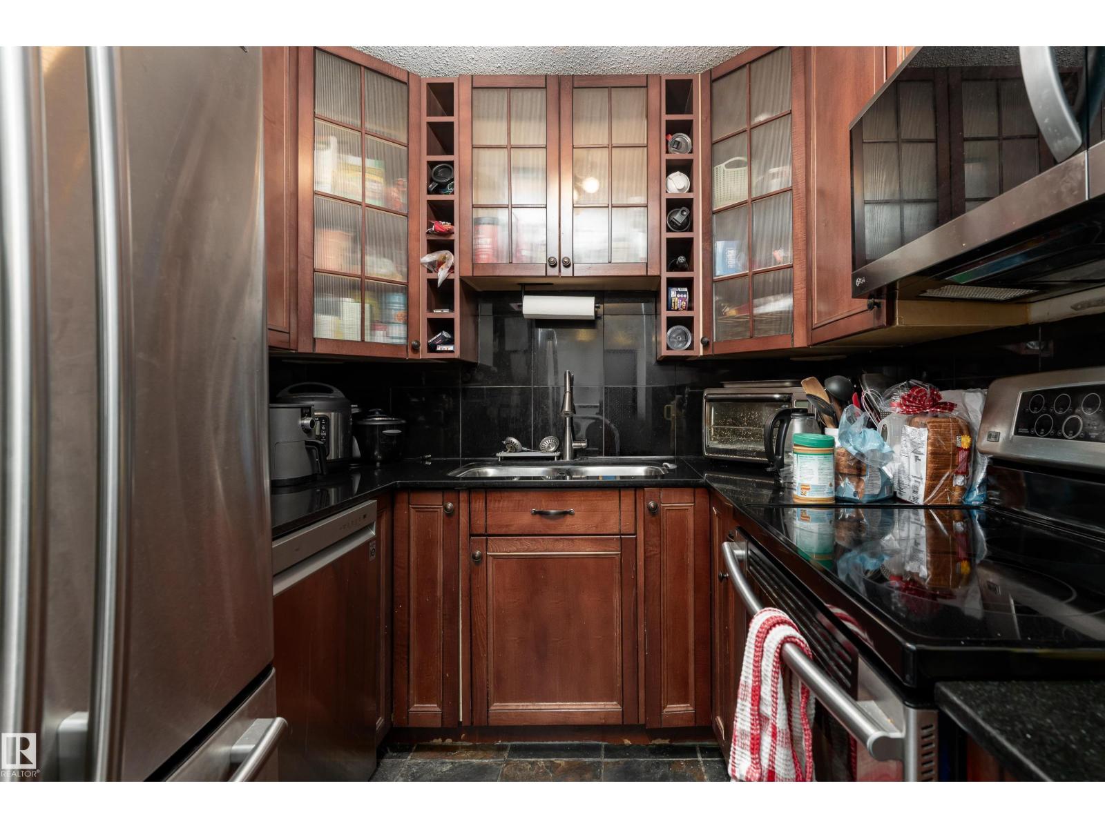 #203 10003 87 Av Nw, Edmonton, Alberta  T6C 2T3 - Photo 3 - E4480877