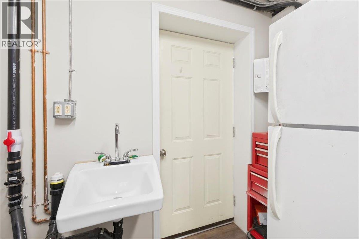 1101/ 1111 2nd Avenue, Fernie, British Columbia  V0B 1M0 - Photo 25 - 10381363