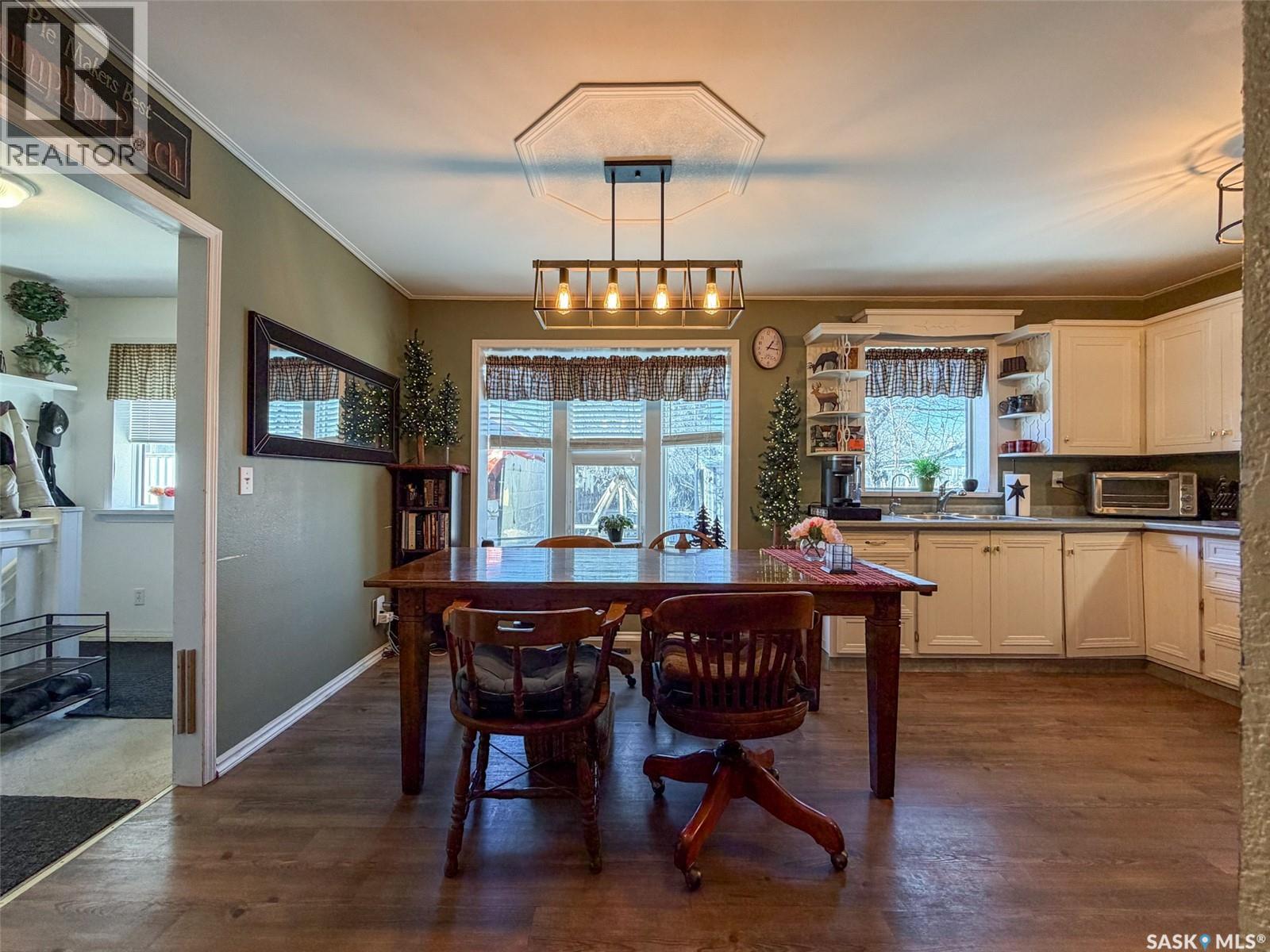 118 Cedar Avenue N, Eastend, Saskatchewan  S0N 0T0 - Photo 10 - SK032219