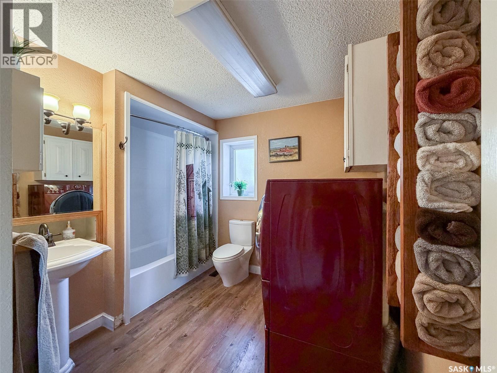 118 Cedar Avenue N, Eastend, Saskatchewan  S0N 0T0 - Photo 21 - SK032219