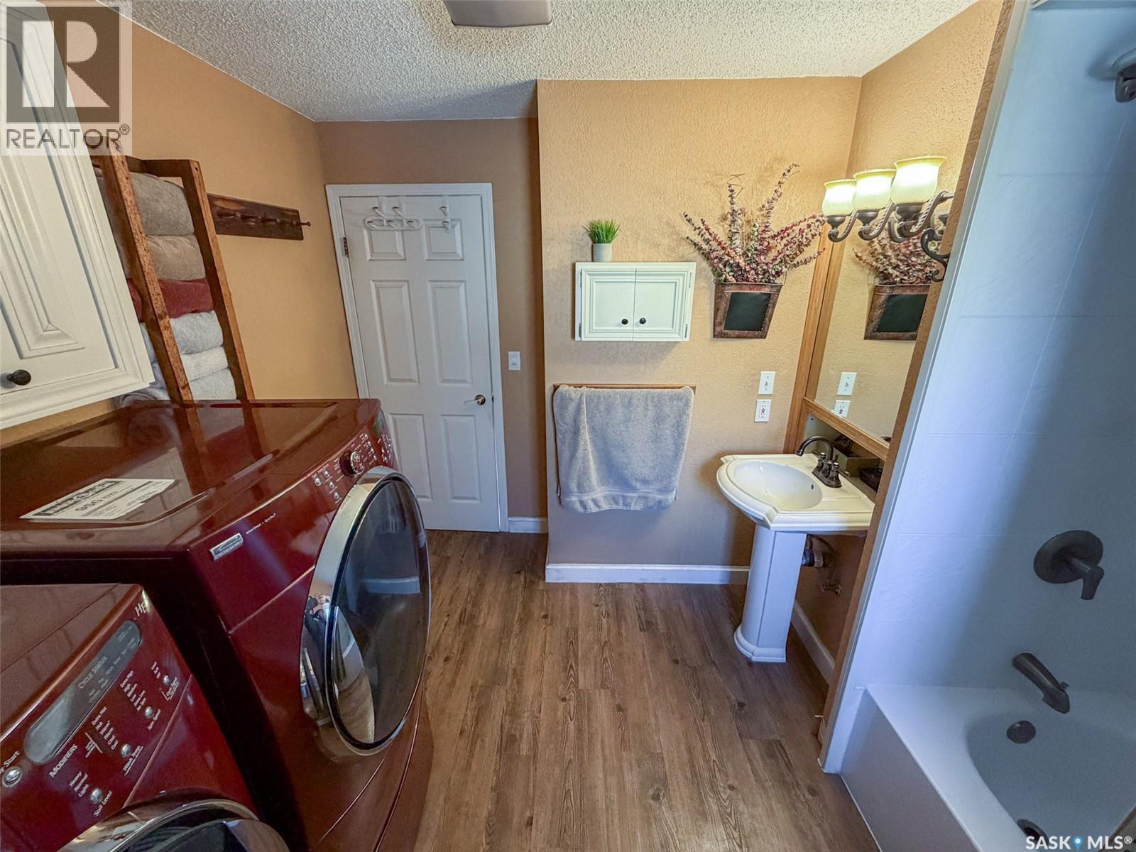 118 Cedar Avenue N, Eastend, Saskatchewan  S0N 0T0 - Photo 23 - SK032219