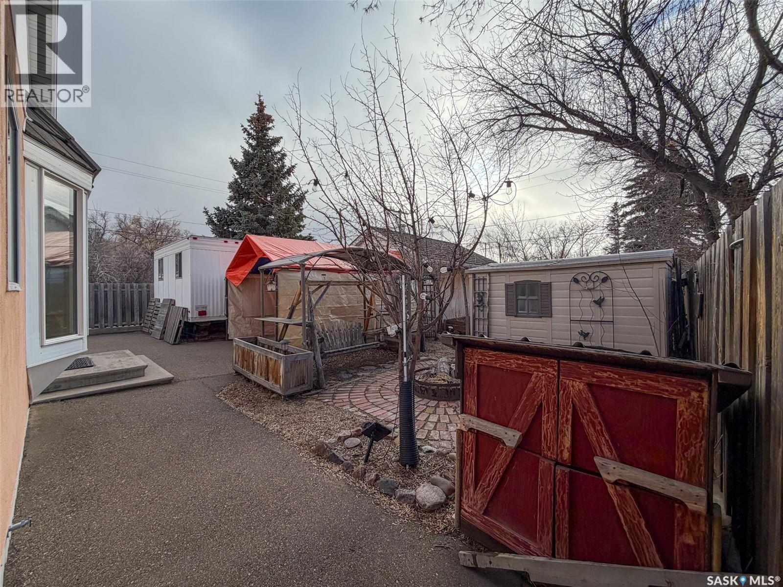118 Cedar Avenue N, Eastend, Saskatchewan  S0N 0T0 - Photo 44 - SK032219