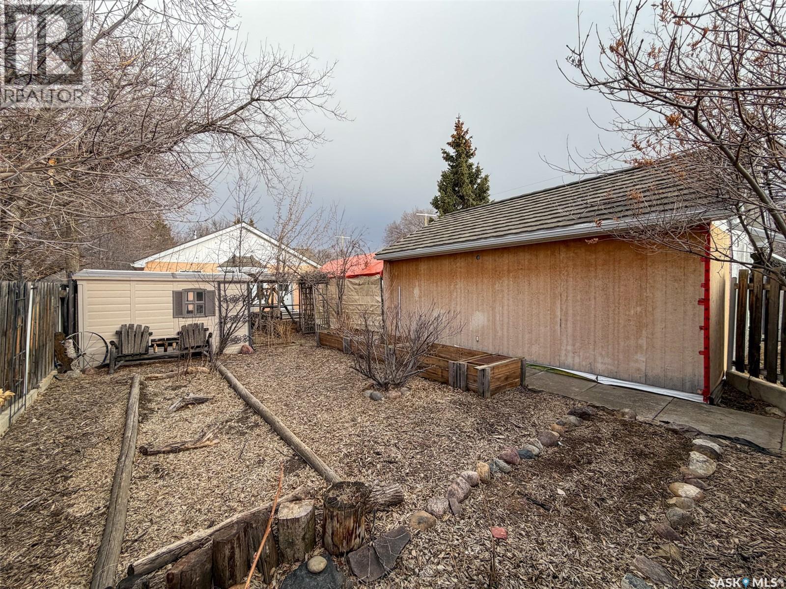 118 Cedar Avenue N, Eastend, Saskatchewan  S0N 0T0 - Photo 47 - SK032219