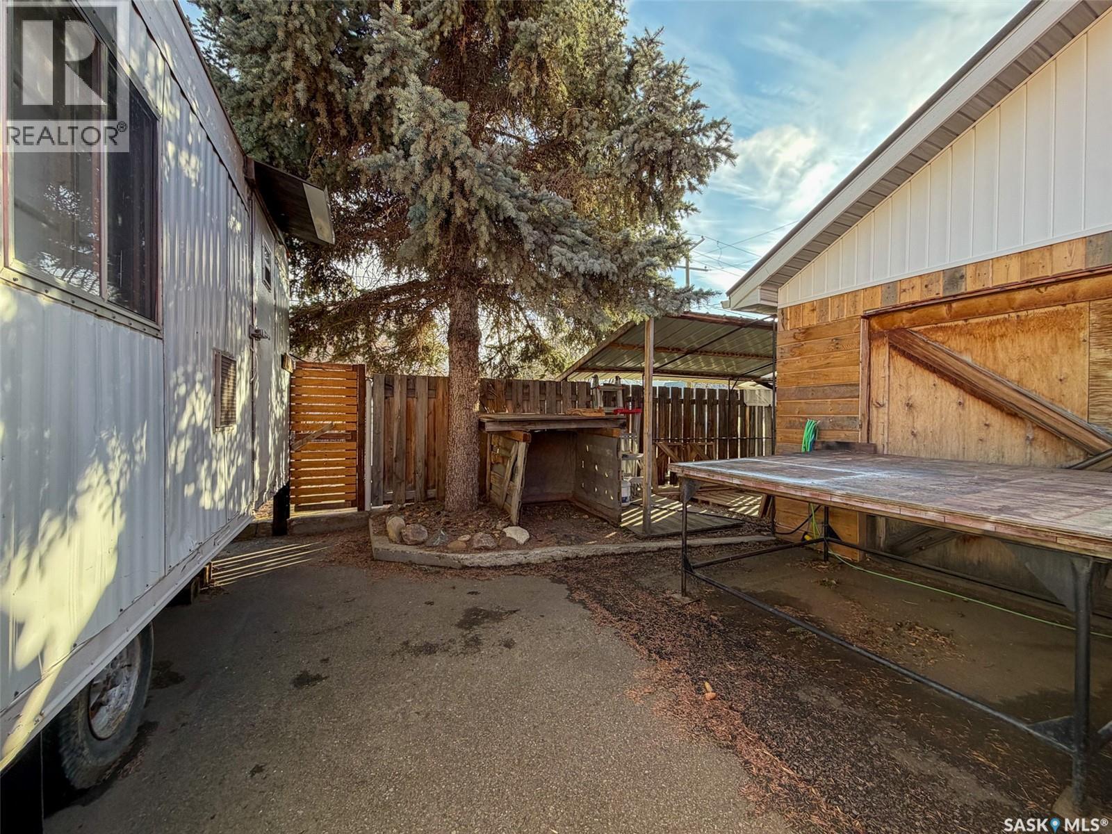 118 Cedar Avenue N, Eastend, Saskatchewan  S0N 0T0 - Photo 48 - SK032219