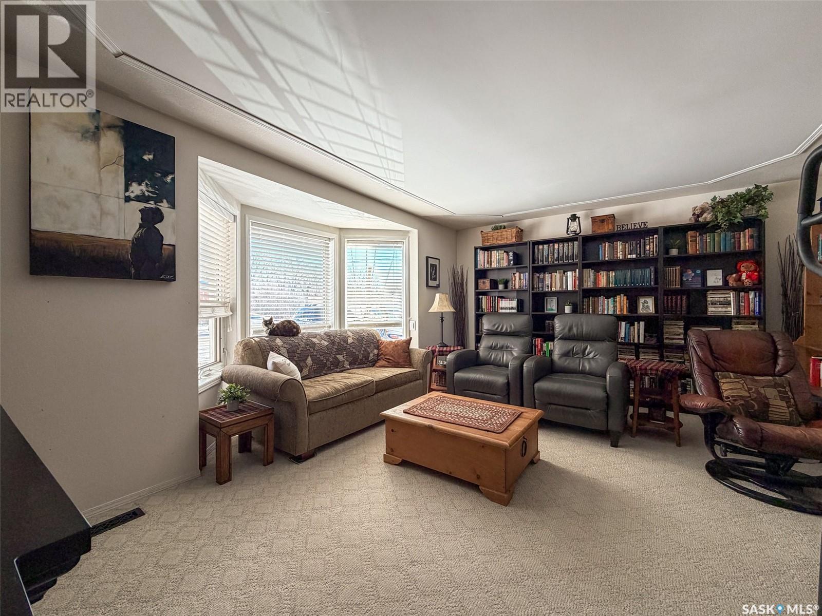 118 Cedar Avenue N, Eastend, Saskatchewan  S0N 0T0 - Photo 6 - SK032219