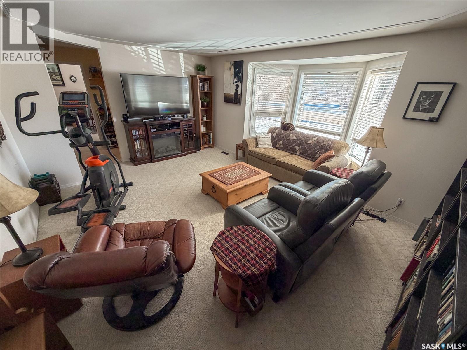 118 Cedar Avenue N, Eastend, Saskatchewan  S0N 0T0 - Photo 8 - SK032219