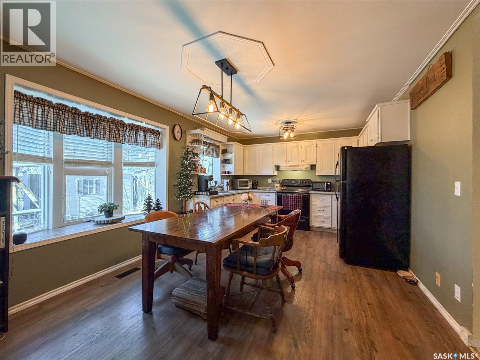 118 Cedar Avenue N, Eastend, Saskatchewan  S0N 0T0 - Photo 9 - SK032219