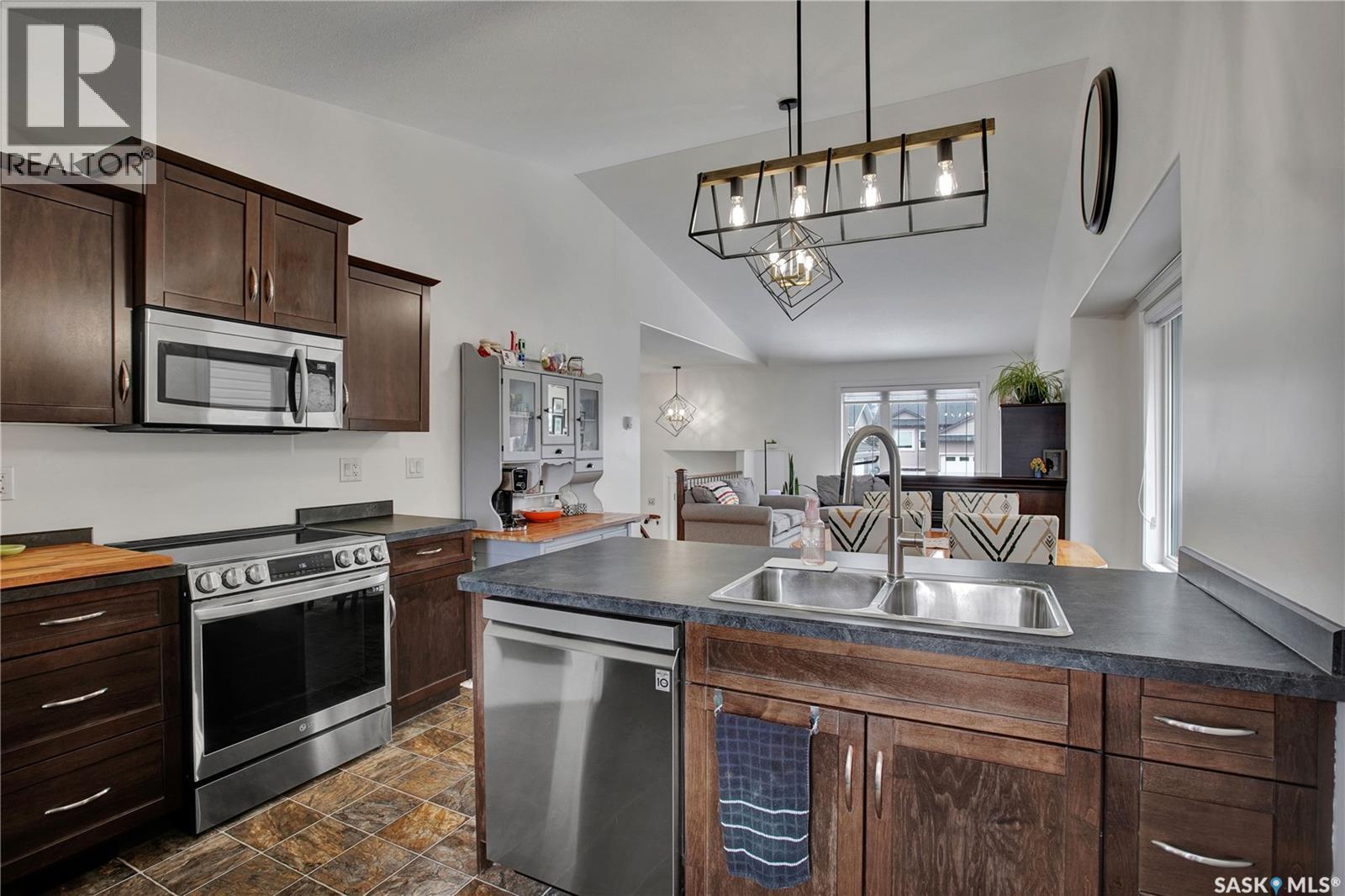 704 Reimer Road, Martensville, Saskatchewan  S0K 0A2 - Photo 11 - SK032175