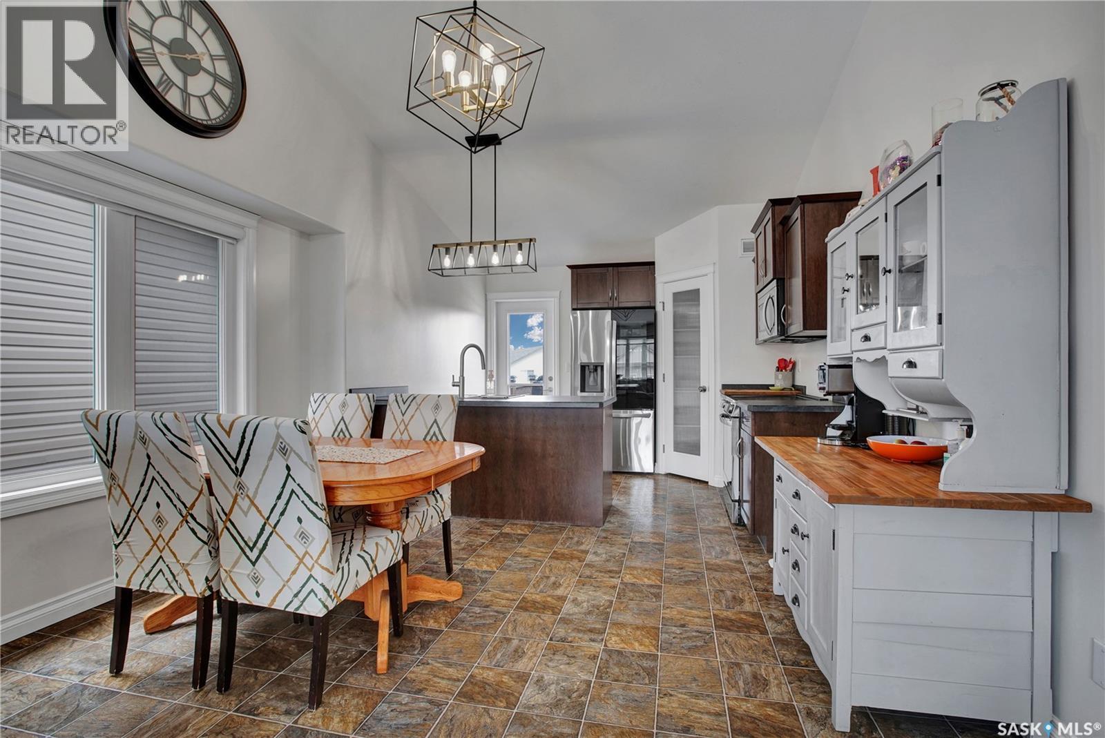 704 Reimer Road, Martensville, Saskatchewan  S0K 0A2 - Photo 7 - SK032175