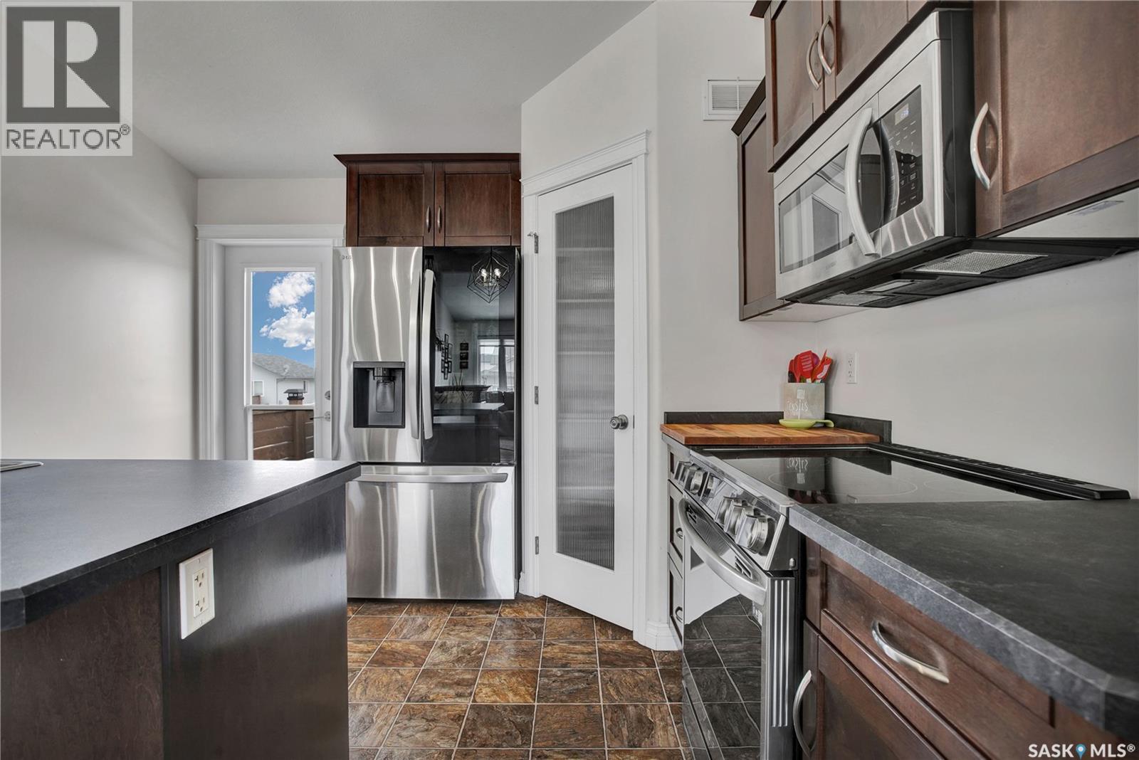 704 Reimer Road, Martensville, Saskatchewan  S0K 0A2 - Photo 9 - SK032175