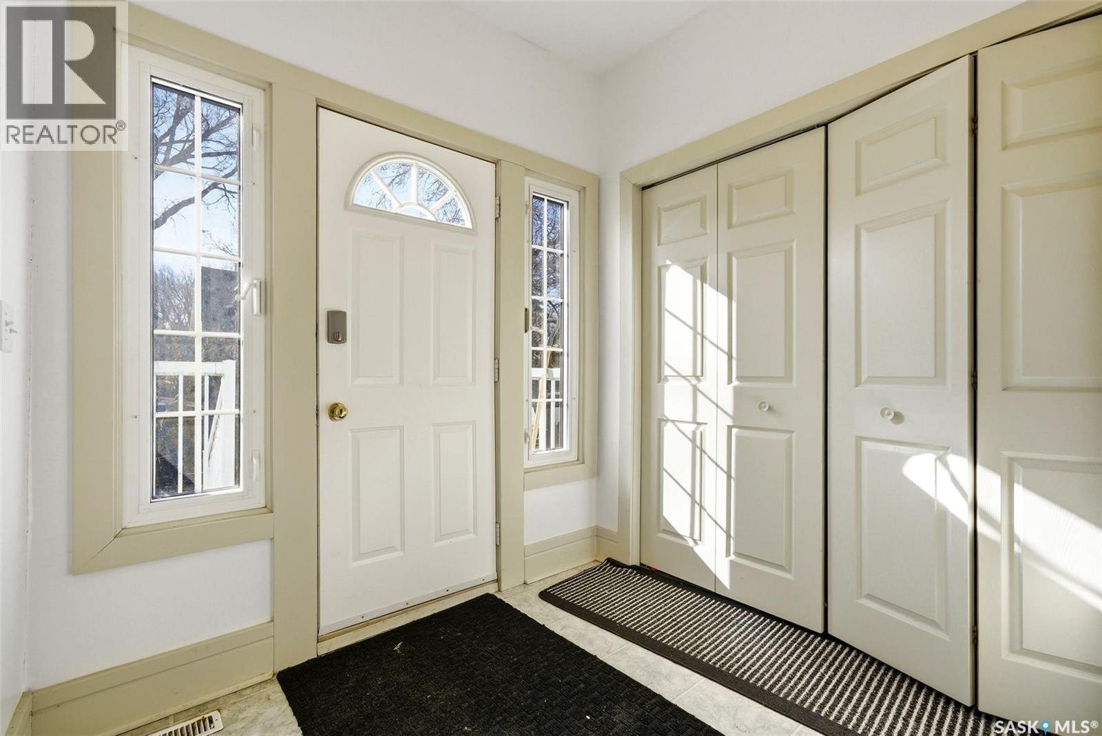 2231 Cameron Street, Regina, Saskatchewan  S4T 2V9 - Photo 3 - SK032172