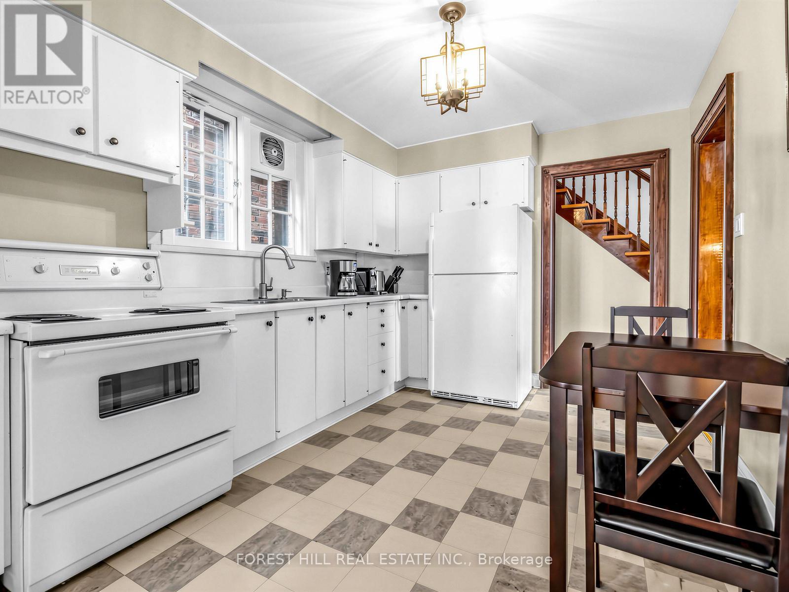 28 Castle Knock Road, Toronto, Ontario  M5N 2J4 - Photo 8 - C12964758