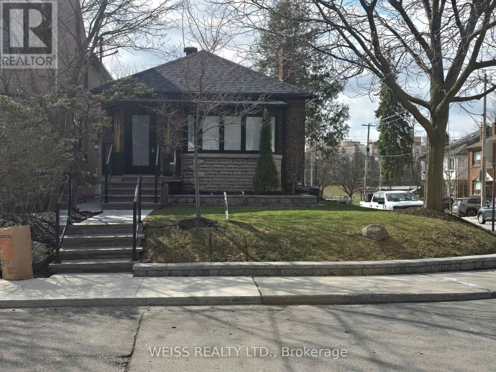 199 GLENGARRY AVENUE, Toronto, Ontario
