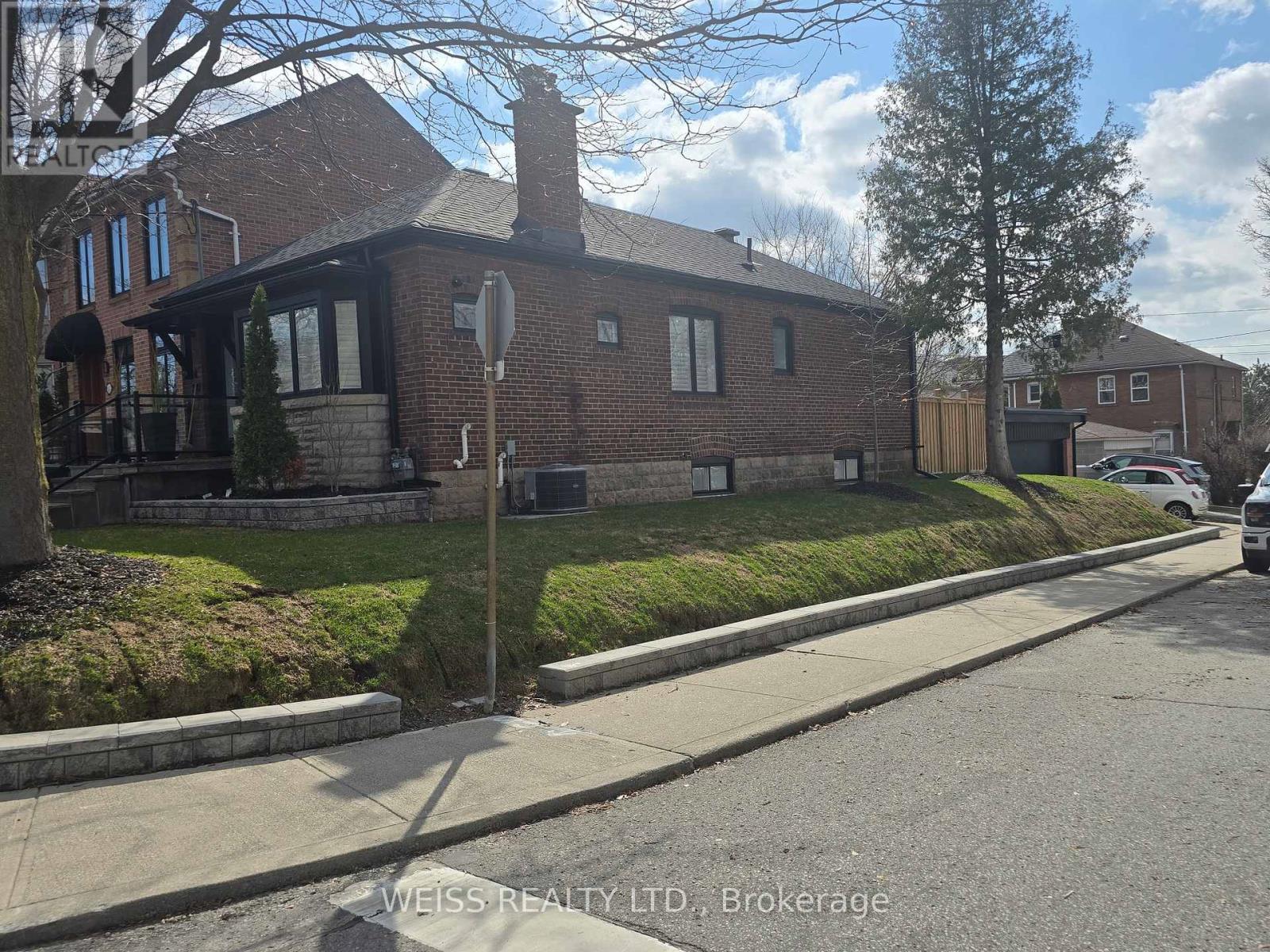 199 Glengarry Avenue, Toronto, Ontario  M5M 1E1 - Photo 2 - C12964770