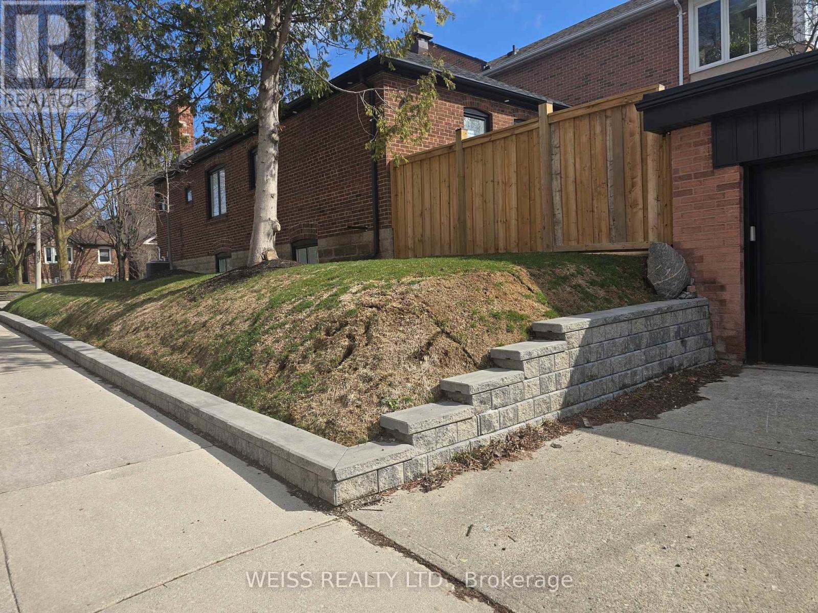 199 Glengarry Avenue, Toronto, Ontario  M5M 1E1 - Photo 4 - C12964770