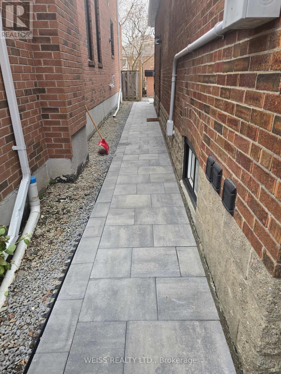 199 Glengarry Avenue, Toronto, Ontario  M5M 1E1 - Photo 6 - C12964770