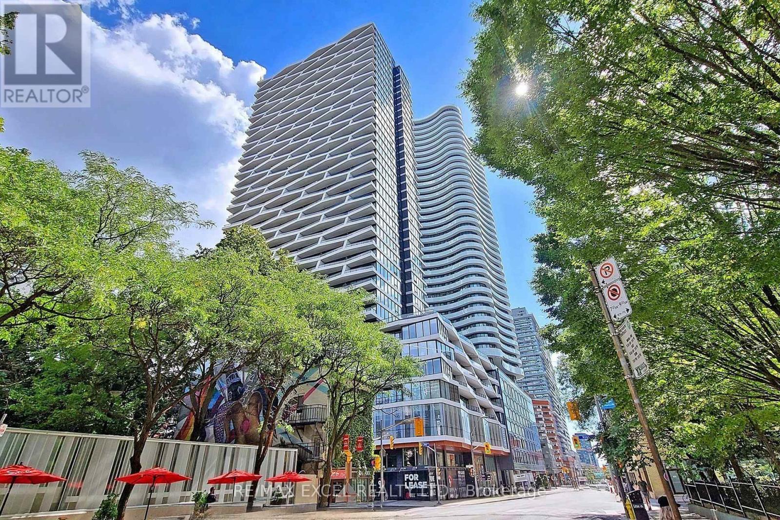 1908 - 85 WOOD STREET, Toronto, Ontario