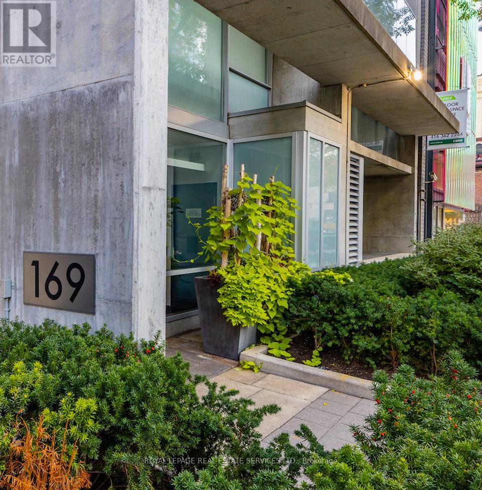 804 - 169 John Street, Toronto, Ontario  M5T 1X3 - Photo 4 - C12964834