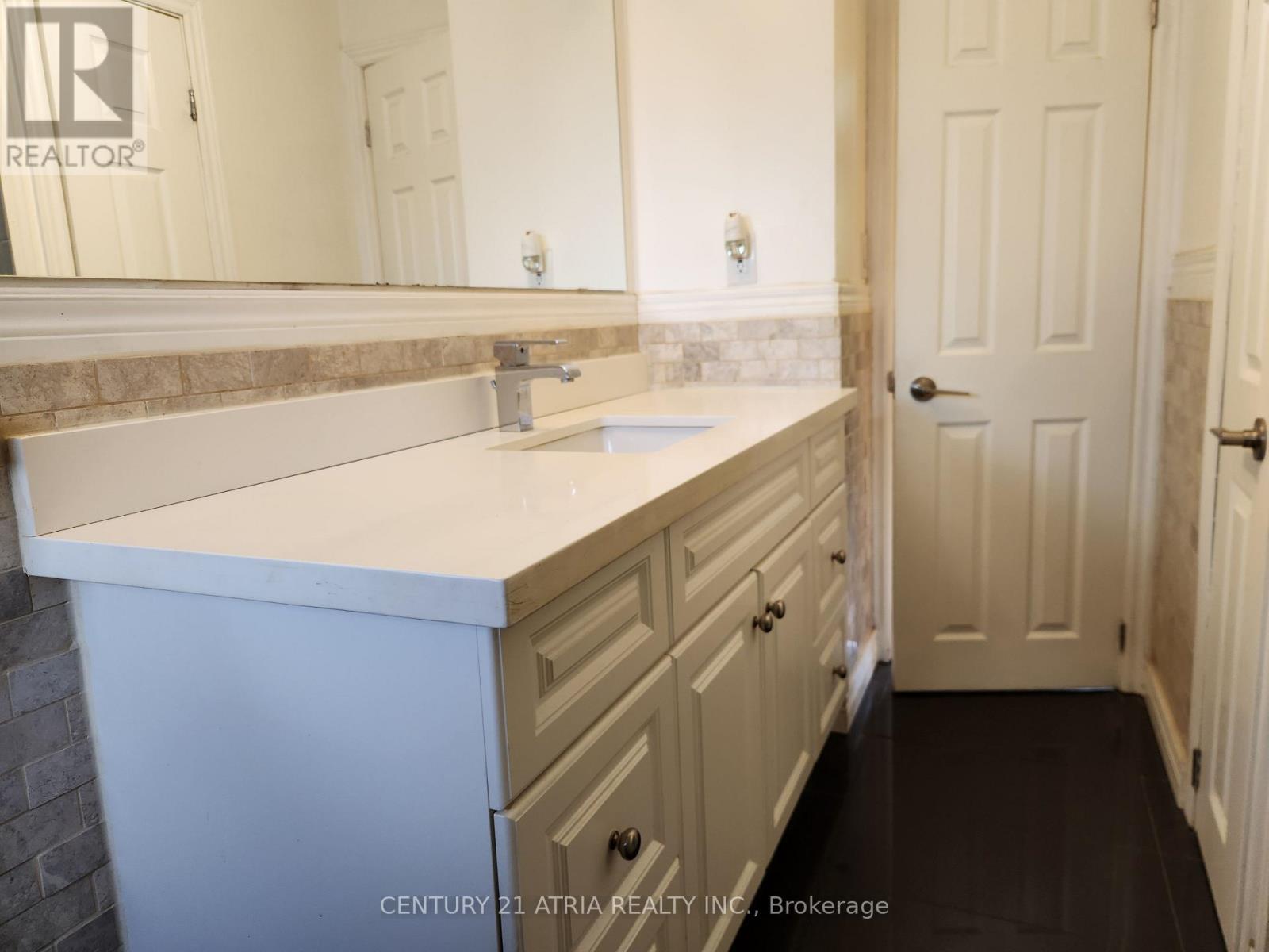 Upper - 366 Meadow Street, Oshawa, Ontario  L1L 1A4 - Photo 10 - E12964748