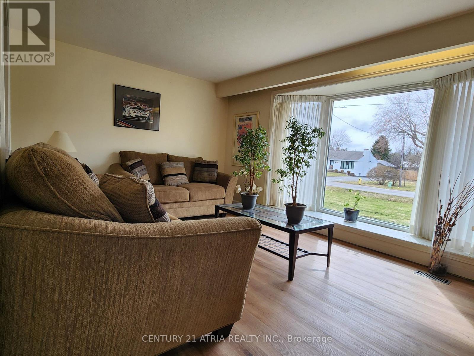 Upper - 366 Meadow Street, Oshawa, Ontario  L1L 1A4 - Photo 2 - E12964748