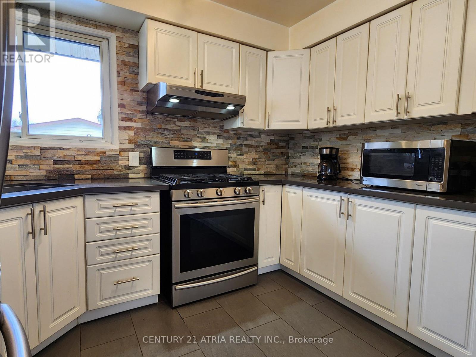 Upper - 366 Meadow Street, Oshawa, Ontario  L1L 1A4 - Photo 6 - E12964748