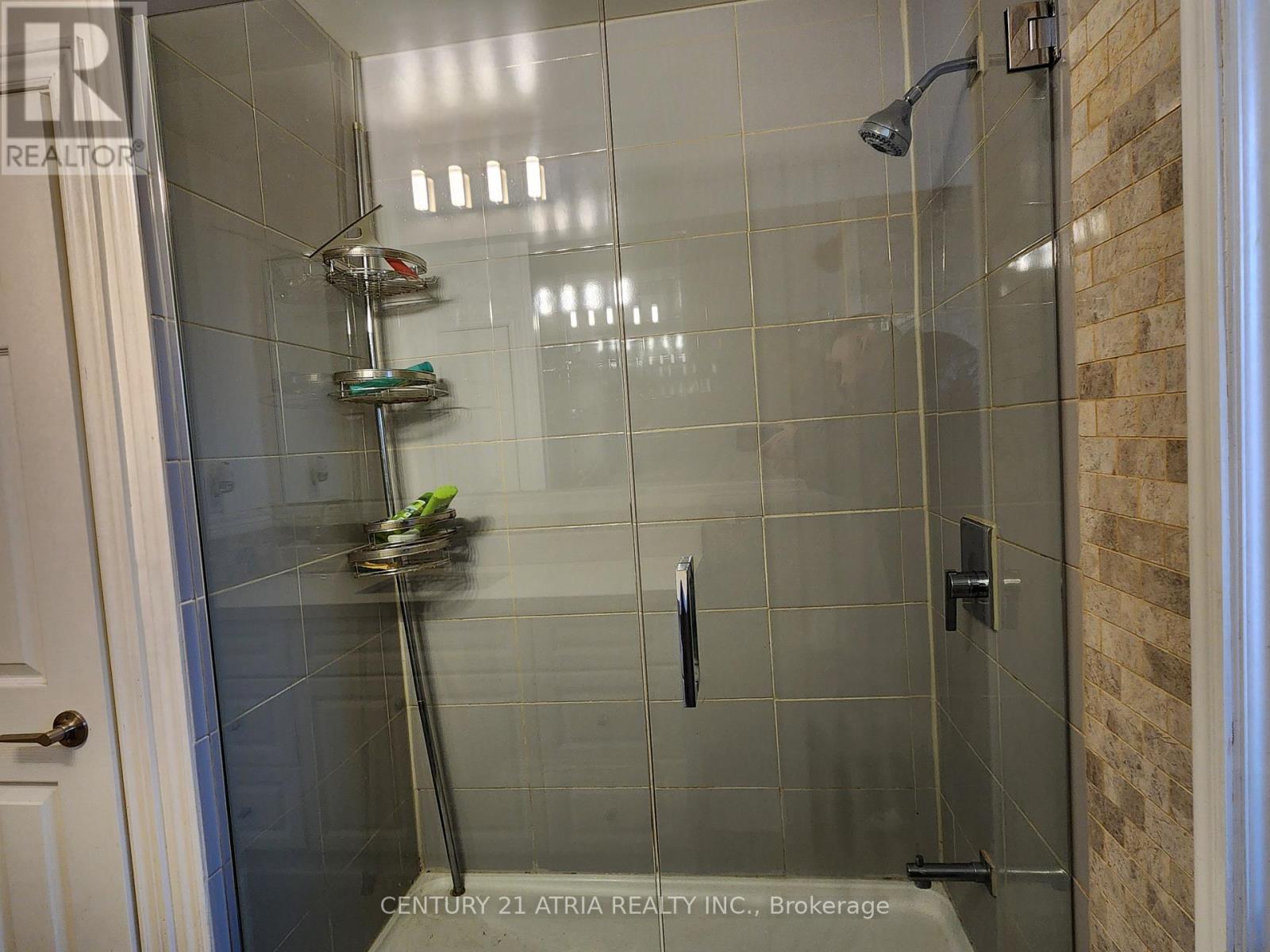 Upper - 366 Meadow Street, Oshawa, Ontario  L1L 1A4 - Photo 9 - E12964748