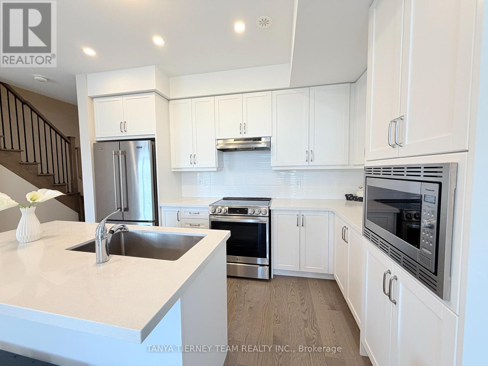 22 Esquire Way, Whitby, Ontario  L1R 0S7 - Photo 12 - E12964920