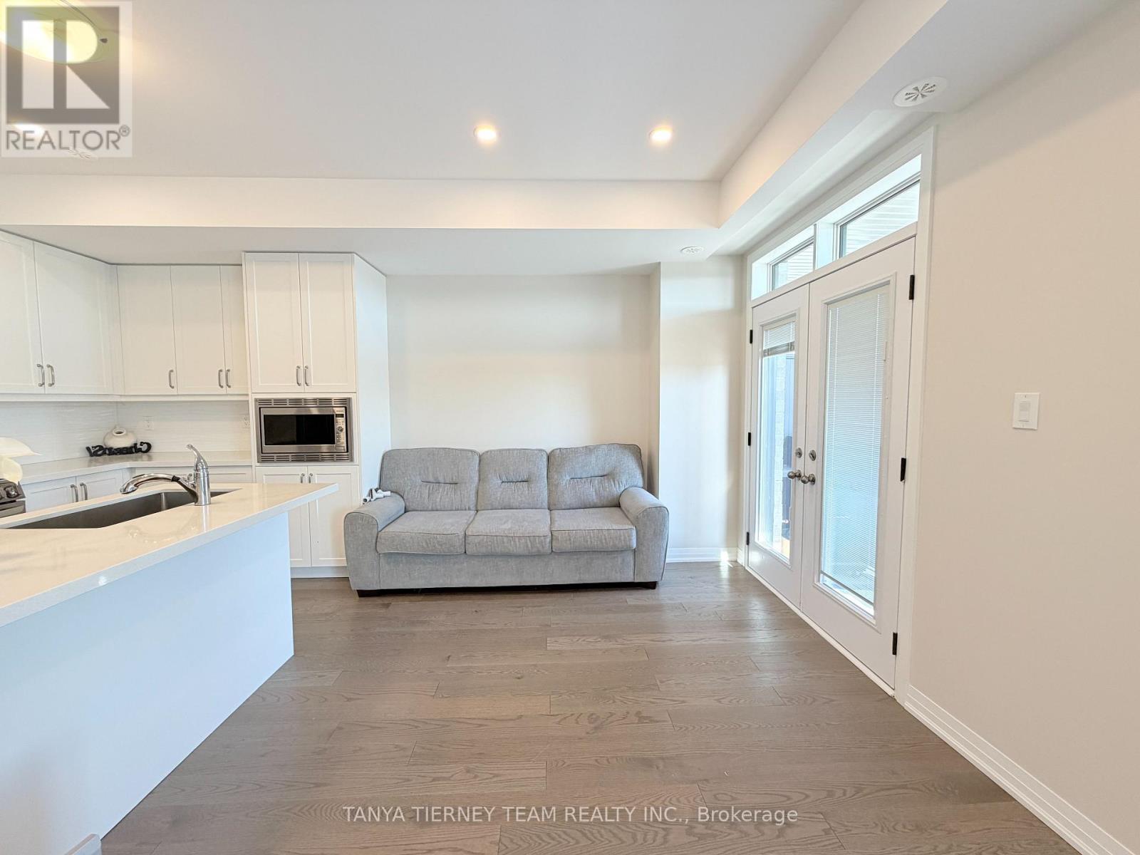 22 Esquire Way, Whitby, Ontario  L1R 0S7 - Photo 13 - E12964920