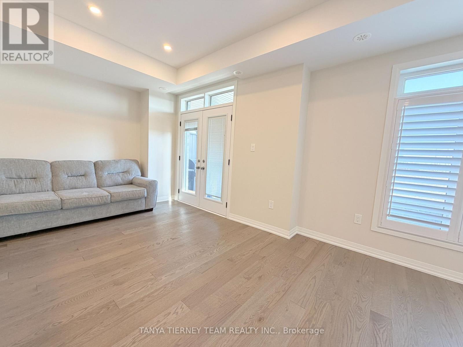 22 Esquire Way, Whitby, Ontario  L1R 0S7 - Photo 14 - E12964920