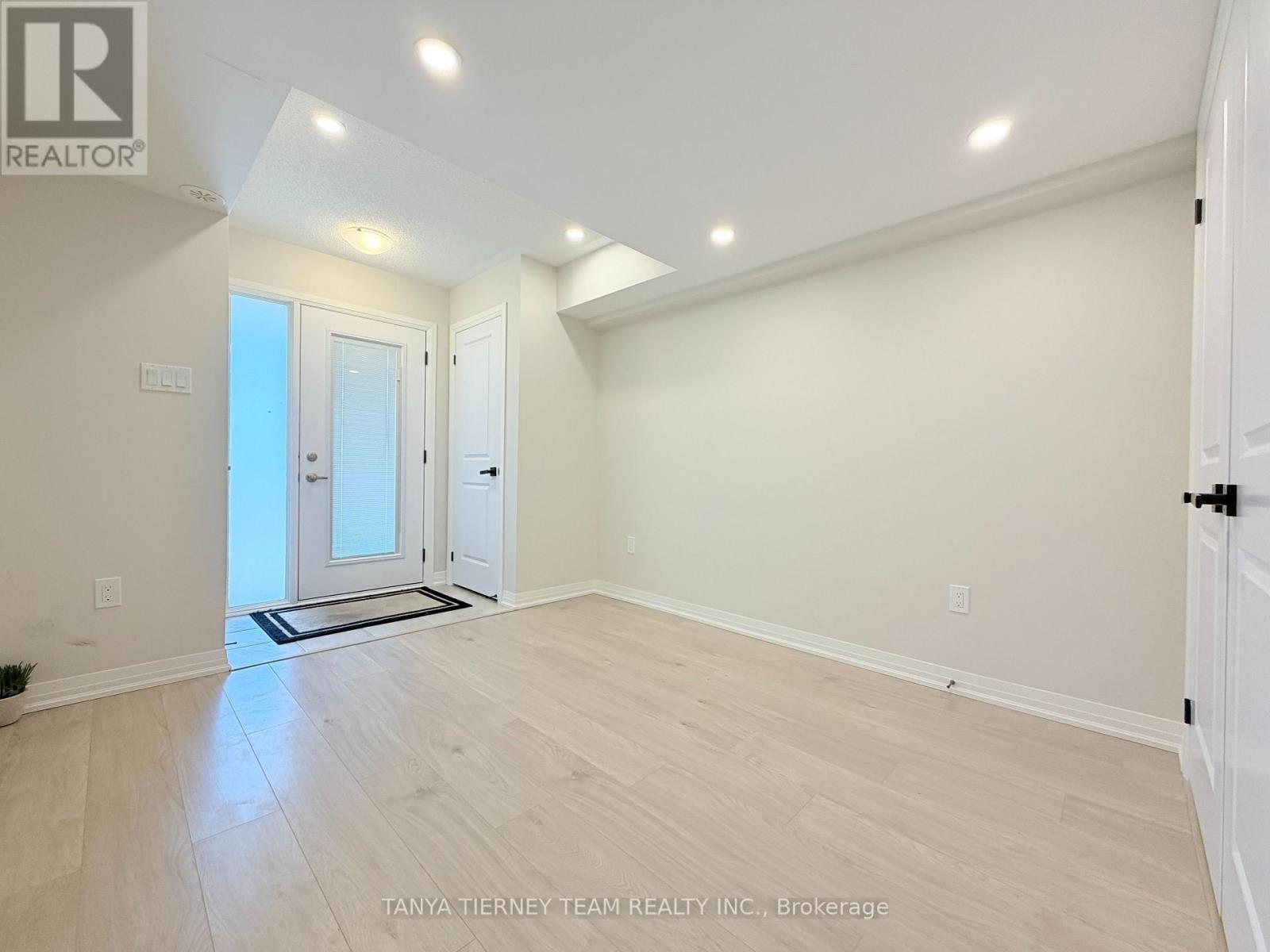 22 Esquire Way, Whitby, Ontario  L1R 0S7 - Photo 3 - E12964920