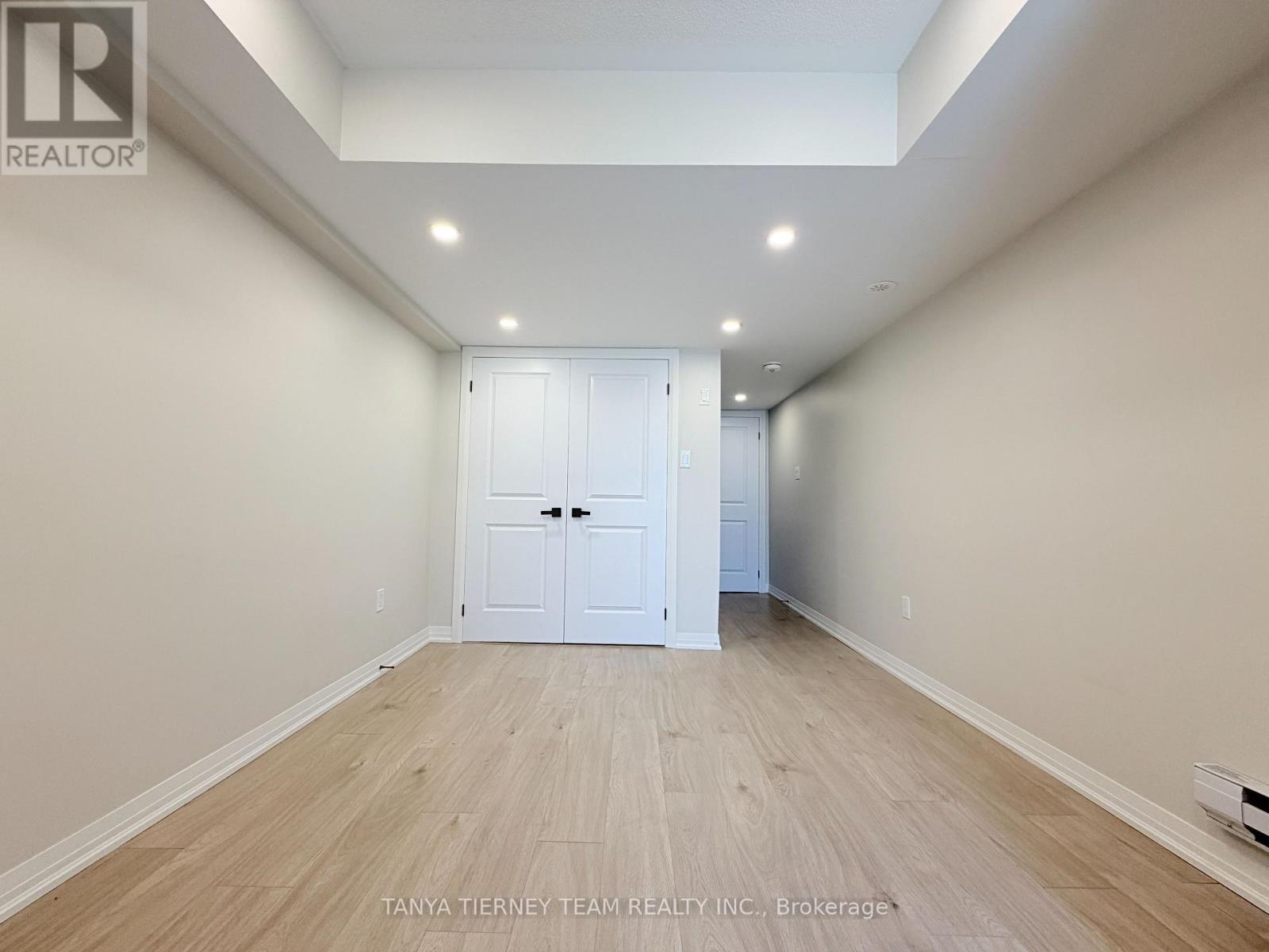 22 Esquire Way, Whitby, Ontario  L1R 0S7 - Photo 4 - E12964920