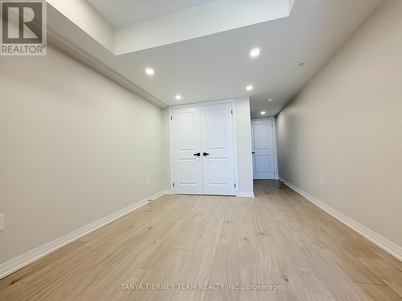 22 Esquire Way, Whitby, Ontario  L1R 0S7 - Photo 5 - E12964920