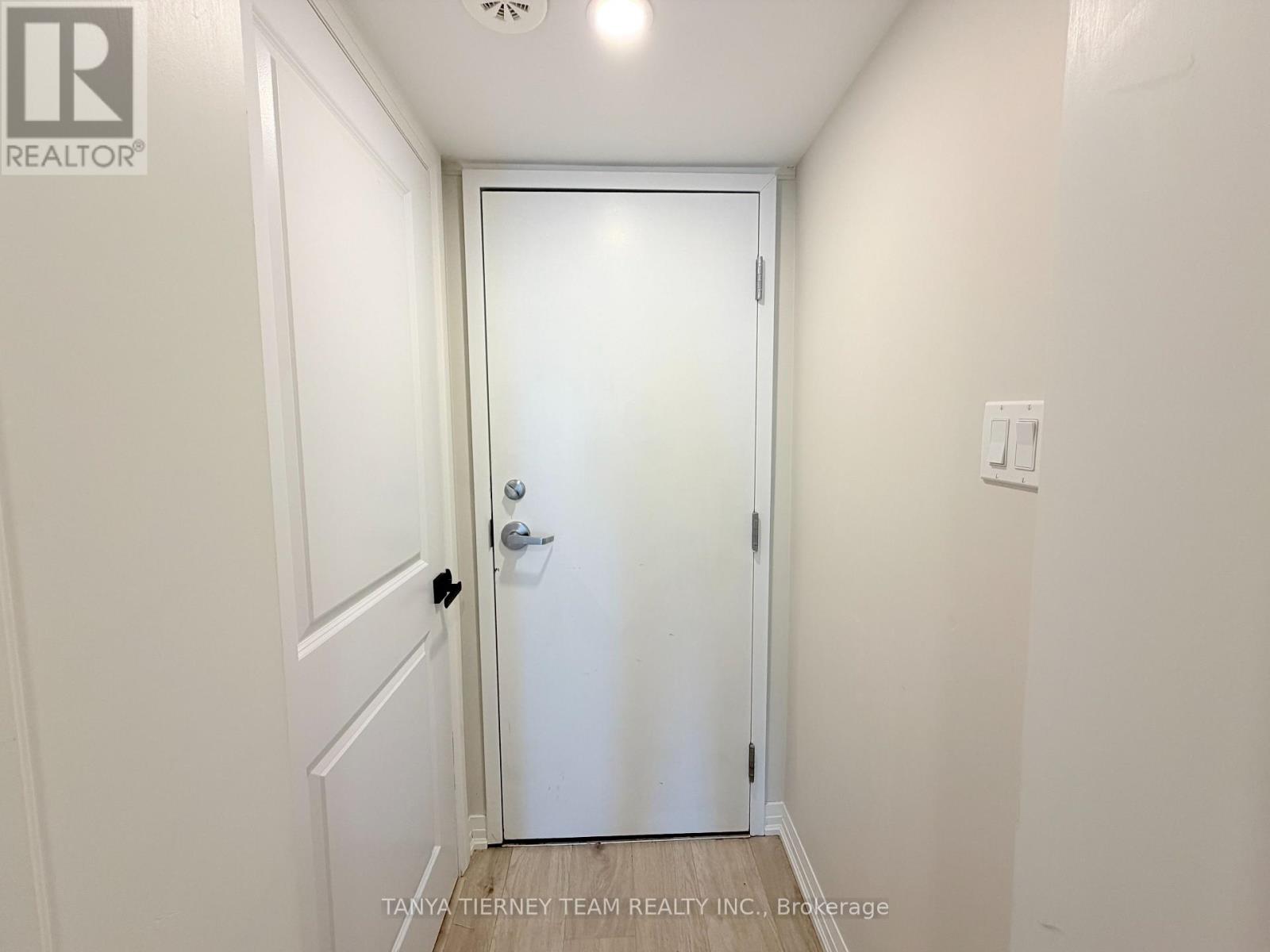 22 Esquire Way, Whitby, Ontario  L1R 0S7 - Photo 6 - E12964920