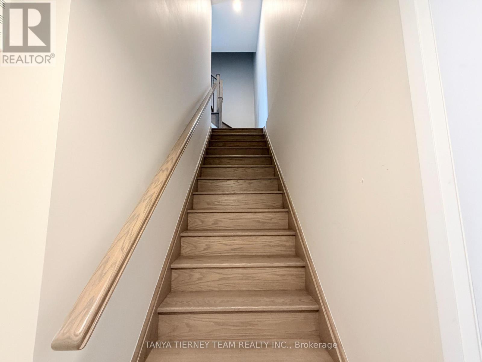 22 Esquire Way, Whitby, Ontario  L1R 0S7 - Photo 9 - E12964920