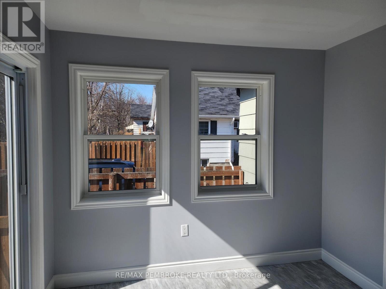 206 Golf Course Road, Laurentian Valley, Ontario  K8A 7B3 - Photo 10 - X12790992