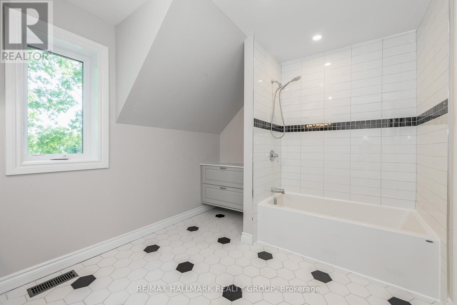 108 Clothier Street E, North Grenville, Ontario  K0G 1J0 - Photo 33 - X12366220