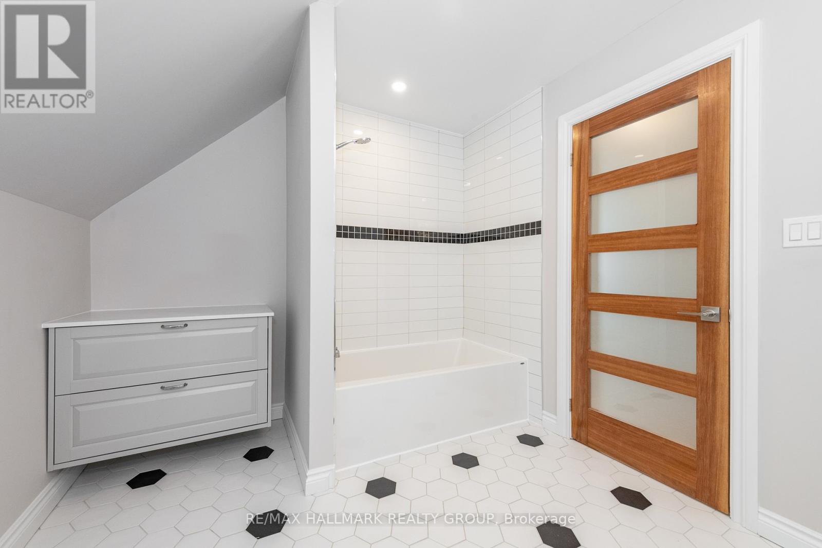 108 Clothier Street E, North Grenville, Ontario  K0G 1J0 - Photo 34 - X12366220