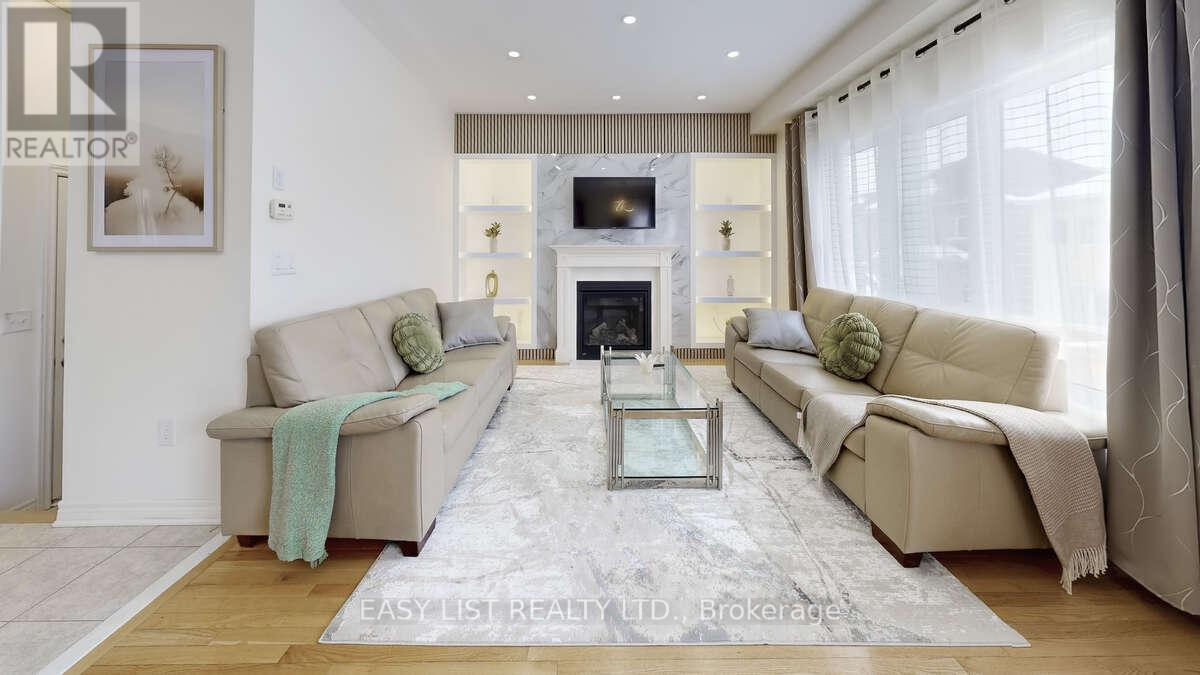 42 Foxberry Road, East Gwillimbury, Ontario  L9N 0P6 - Photo 4 - N12964752