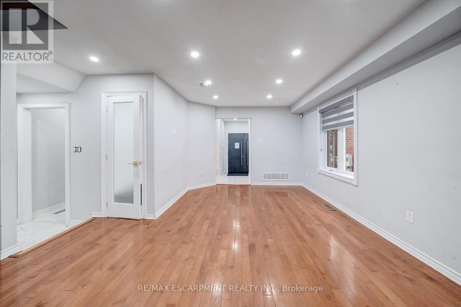 84 Andriana Crescent, Markham, Ontario  L6B 0C8 - Photo 4 - N12964838