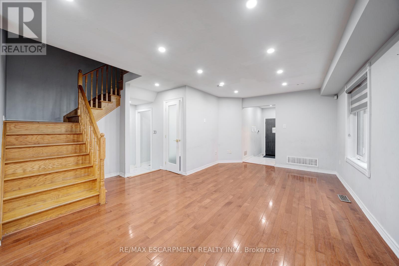 84 Andriana Crescent, Markham, Ontario  L6B 0C8 - Photo 5 - N12964838