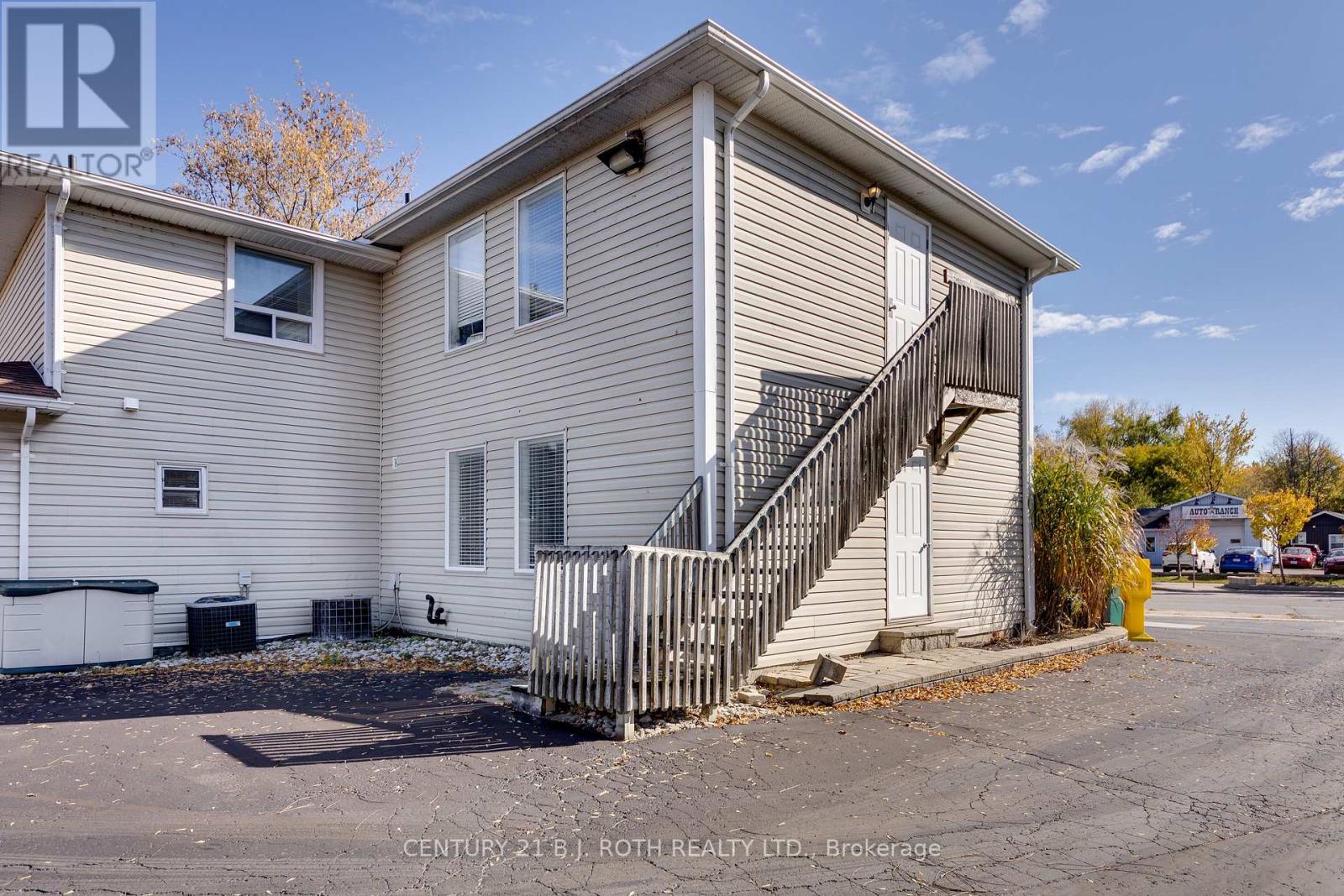 888 Innisfil Beach Road, Innisfil, Ontario  L9S 2C2 - Photo 18 - N12964854